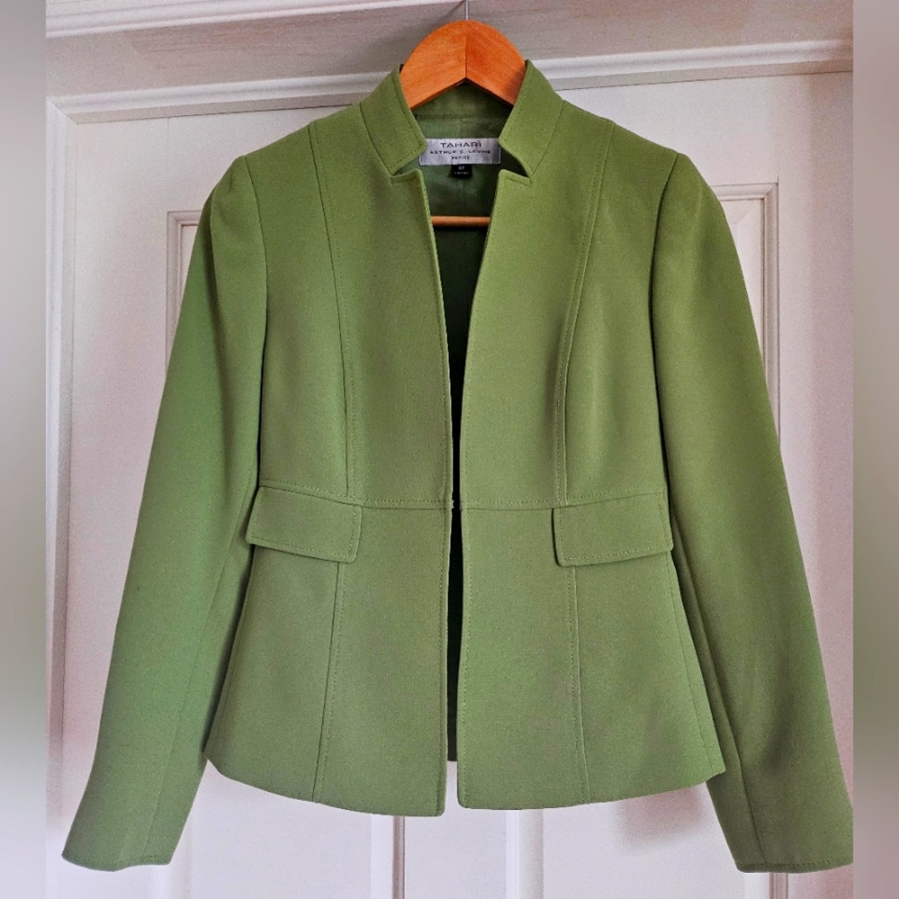 TAHARI NWOT  3 piece set